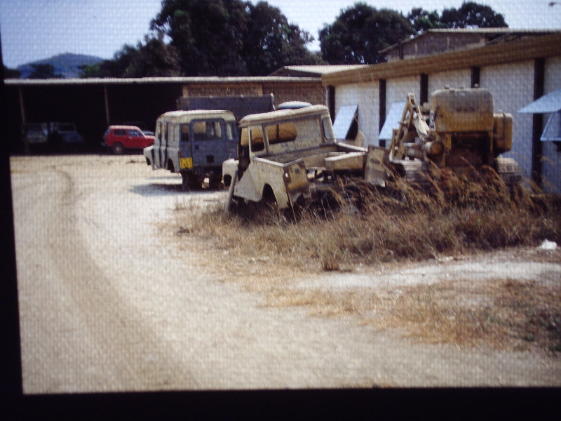 au fonds en rouge...